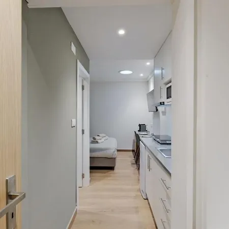 Lovely Fully Equipped Near Subway N8 *