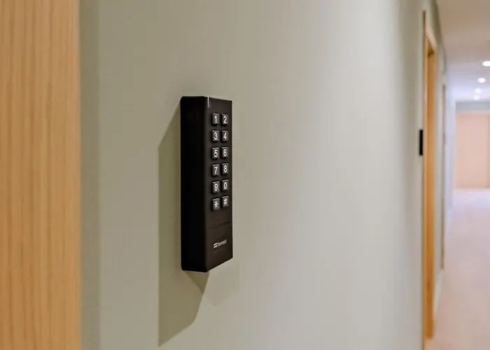 Lovely Fully Equipped Near Subway N8