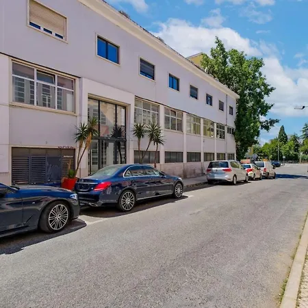Lovely Fully Equipped Near Subway N8 *