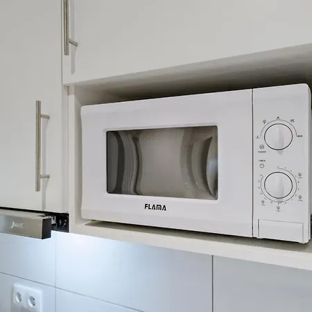 Lovely Fully Equipped Near Subway N8 Апартаменти Лісабон